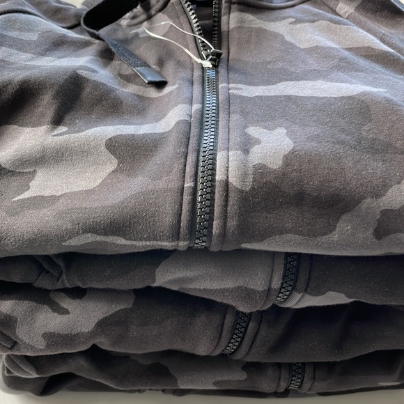 NWOT ATHLETA TRIUMPH PRINTED HOODIE. - Picture 5 of 7